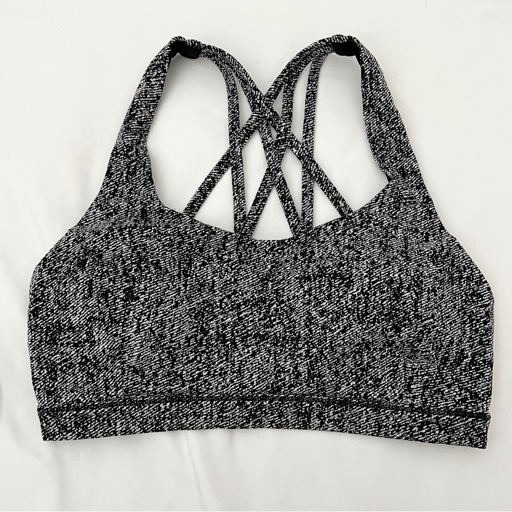 Lululemon Free To Be Serene Bra Black White Sz 8
Pads included